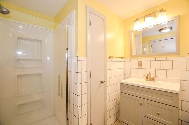 47 Walnut Plain Rd, Rochester, MA 02770