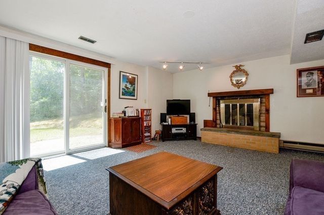 47 Walnut Plain Rd, Rochester, MA 02770