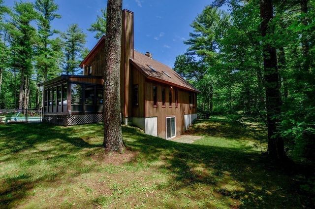 47 Walnut Plain Rd, Rochester, MA 02770
