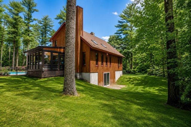 47 Walnut Plain Rd, Rochester, MA 02770