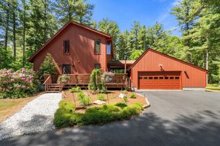 47 Walnut Plain Rd, Rochester, MA 02770