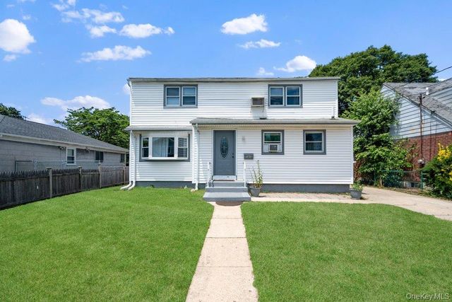 101 Spruce Avenue, Bethpage, NY 11714