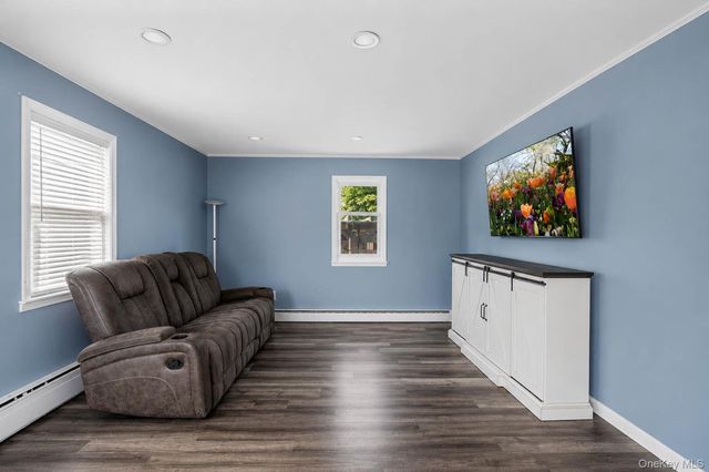101 Spruce Avenue, Bethpage, NY 11714