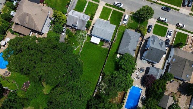 101 Spruce Avenue, Bethpage, NY 11714