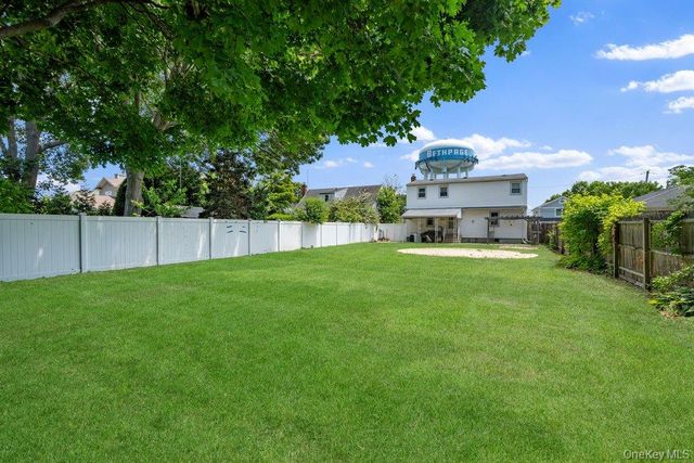 101 Spruce Avenue, Bethpage, NY 11714