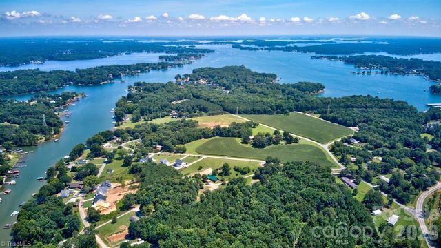 4265 Candlewood Drive, Sherrills Ford, NC 28673