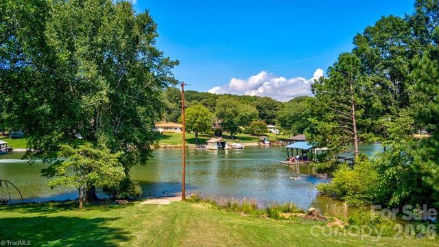 4265 Candlewood Drive, Sherrills Ford, NC 28673