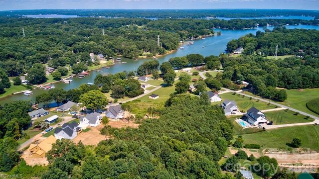 4265 Candlewood Drive, Sherrills Ford, NC 28673