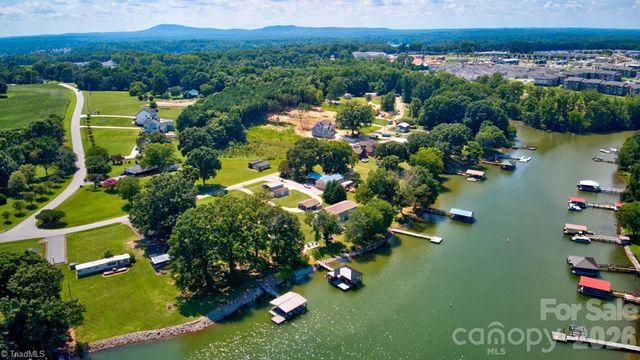 4265 Candlewood Drive, Sherrills Ford, NC 28673