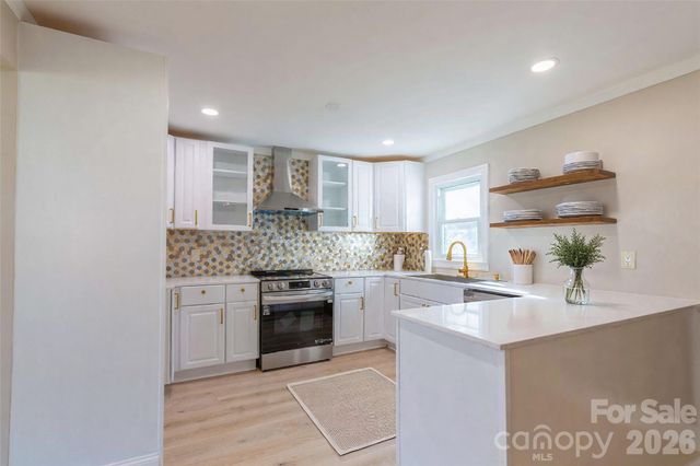 8000 Chapman Street, Charlotte, NC 28216