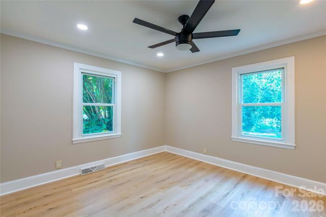 8000 Chapman Street, Charlotte, NC 28216