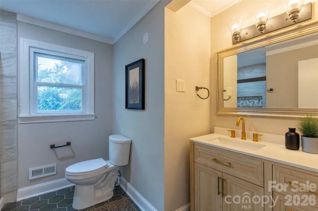 8000 Chapman Street, Charlotte, NC 28216