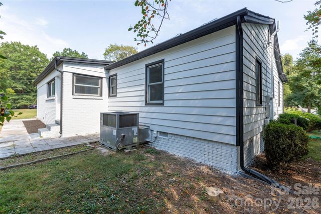 8000 Chapman Street, Charlotte, NC 28216