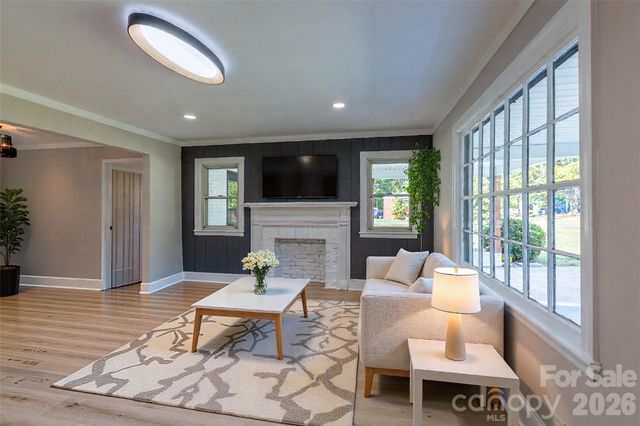 8000 Chapman Street, Charlotte, NC 28216