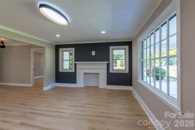 8000 Chapman Street, Charlotte, NC 28216