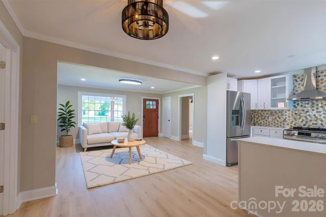 8000 Chapman Street, Charlotte, NC 28216