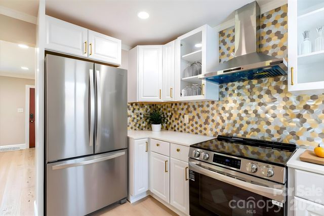 8000 Chapman Street, Charlotte, NC 28216