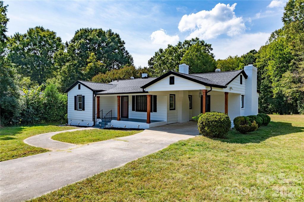 8000 Chapman Street, Charlotte, NC 28216