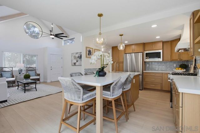 387 N Melrose D, Vista, CA 92083