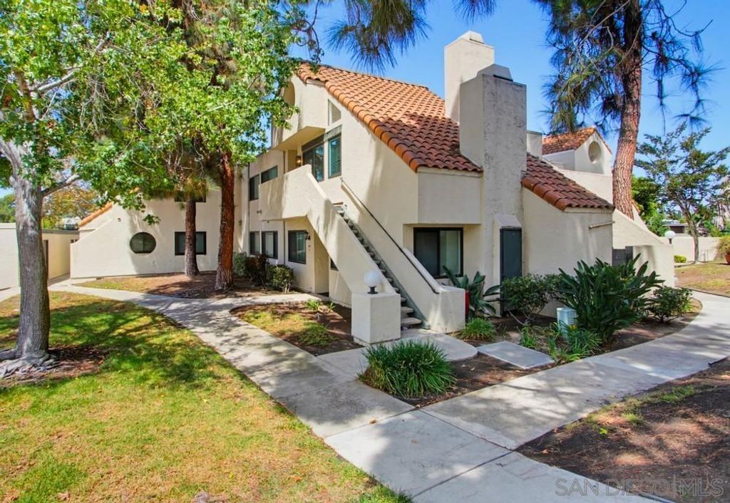 387 N Melrose D, Vista, CA 92083 — photo 3