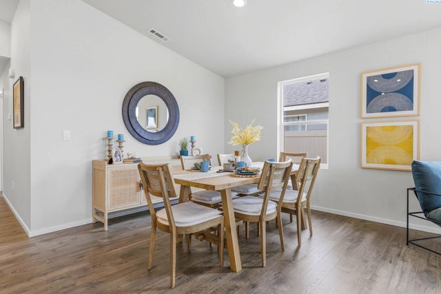 11308 Buckingham Dr, Pasco, WA 99301