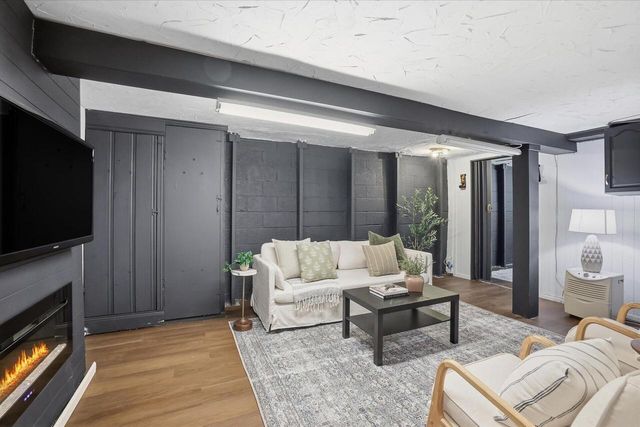 4512 N 105th STREET, Wauwatosa, WI 53225