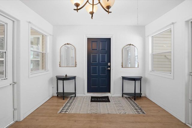 4512 N 105th STREET, Wauwatosa, WI 53225