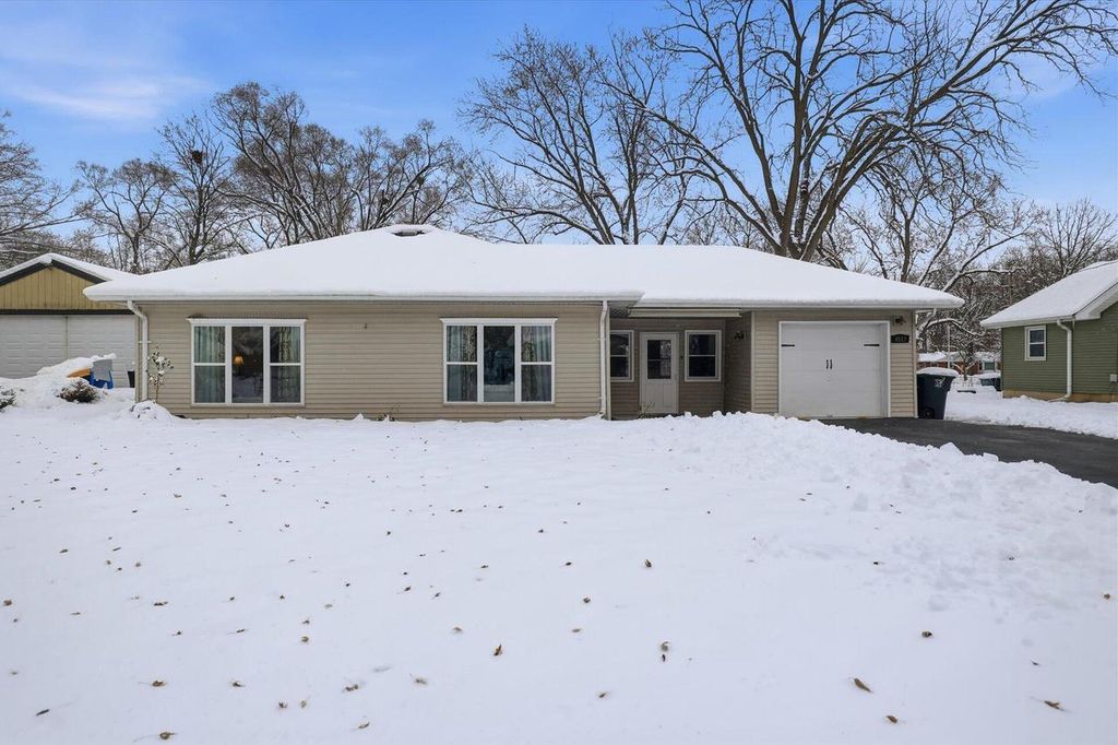 4512 N 105th STREET, Wauwatosa, WI 53225