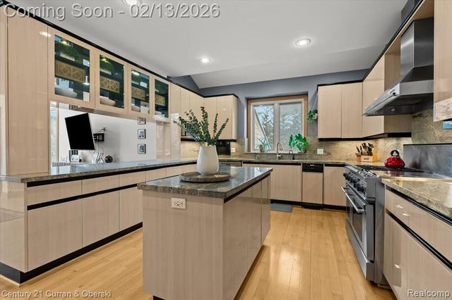 17739 Cranbrook Drive, Northville, MI 48168