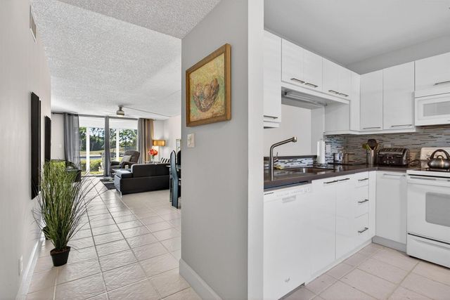 3485 Environ Boulevard C107, Lauderhill, FL 33319