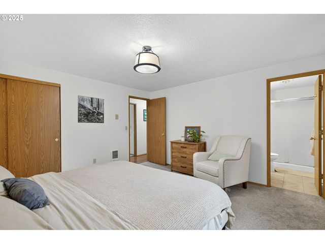 15807 Ne 2ND St, Vancouver, WA 98684