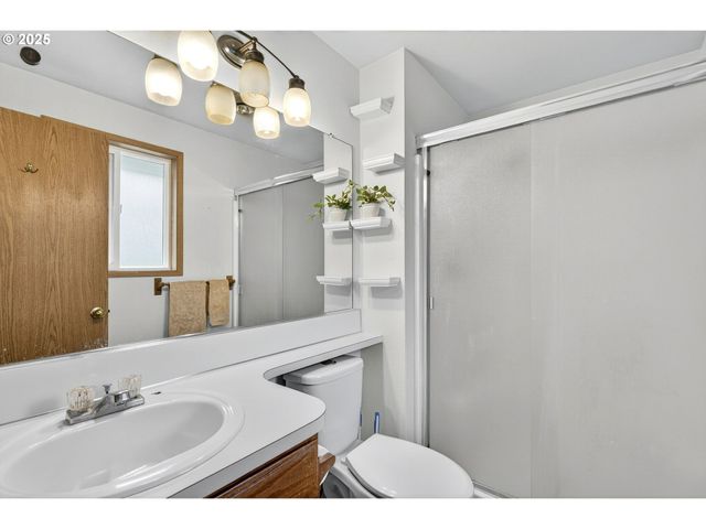 15807 Ne 2ND St, Vancouver, WA 98684