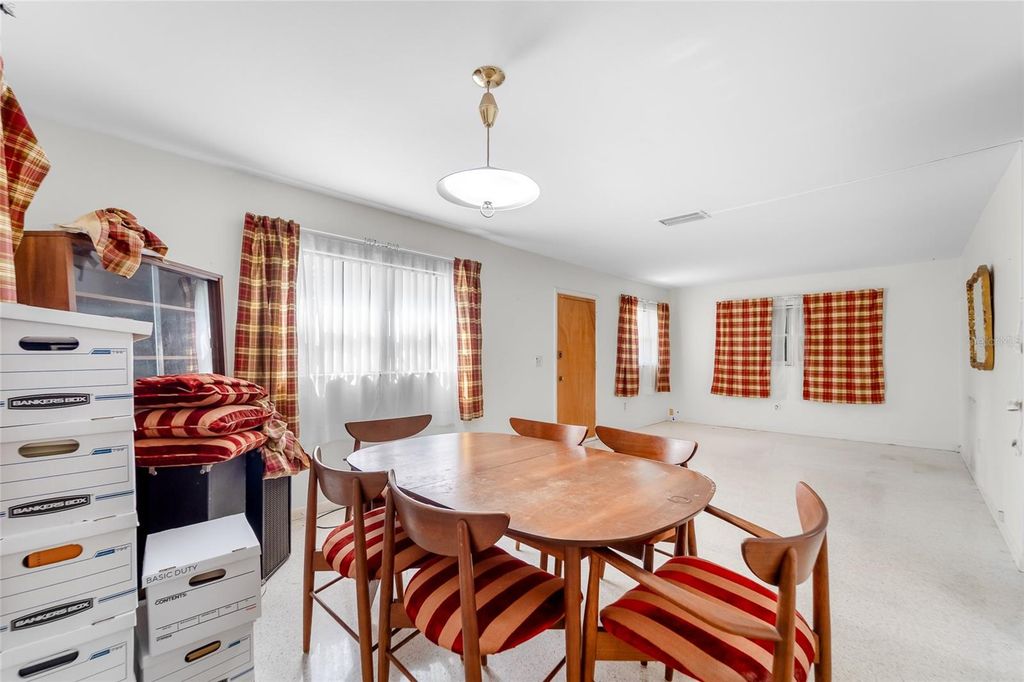 Image 9 of property listing at 12312 N 27TH STREET, Tampa, FL 33612