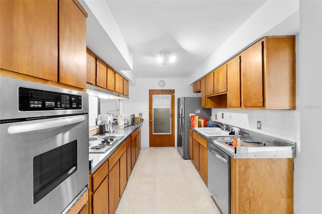Image 10 of property listing at 12312 N 27TH STREET, Tampa, FL 33612