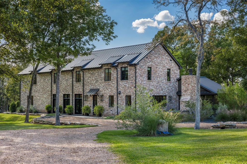 565 Bybee Road, Round Top, TX 78954