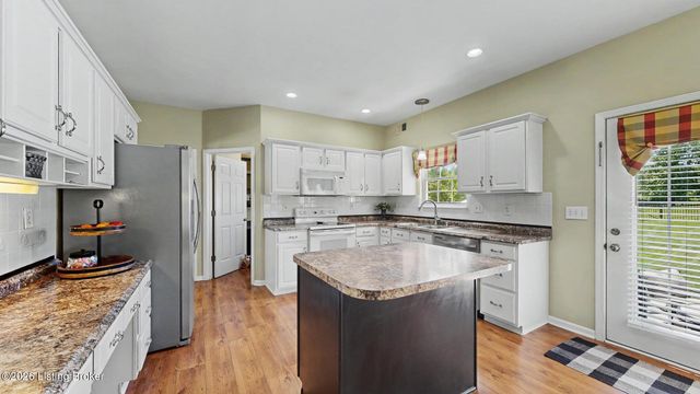 15218 Abington Ridge Pl, Louisville, KY 40245
