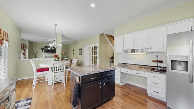 15218 Abington Ridge Pl, Louisville, KY 40245