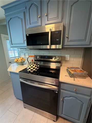 15 Sarah Teft Drive, Warwick, RI 02889