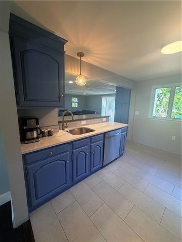 15 Sarah Teft Drive, Warwick, RI 02889