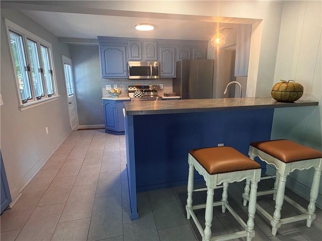 15 Sarah Teft Drive, Warwick, RI 02889