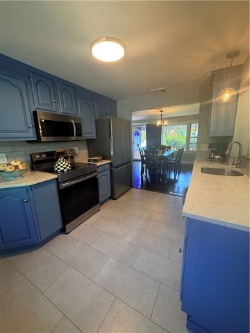 15 Sarah Teft Drive, Warwick, RI 02889
