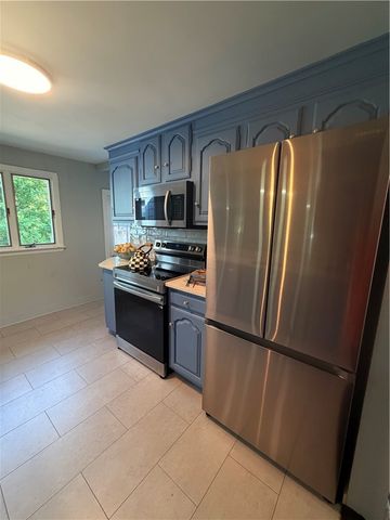 15 Sarah Teft Drive, Warwick, RI 02889