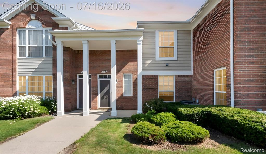 16524 Radison Drive, Macomb Township, MI 48044