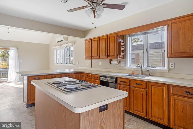 38225 PINEY POINT RD, Ocean View, DE 19970