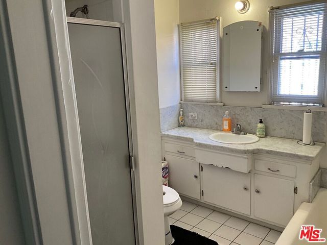 3766 Cimarron Street, Los Angeles, CA 90018