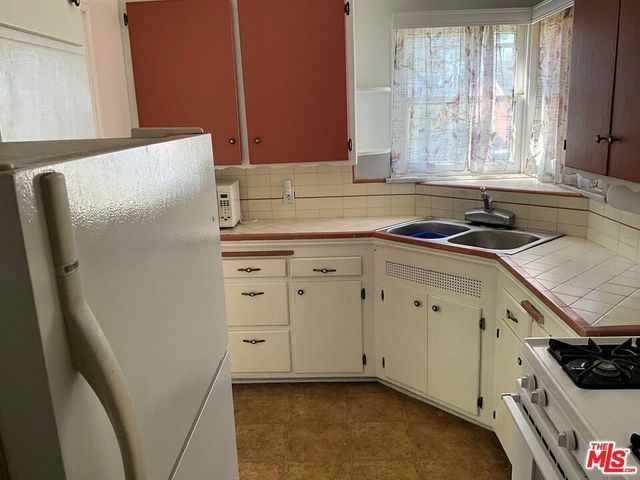 3766 Cimarron Street, Los Angeles, CA 90018
