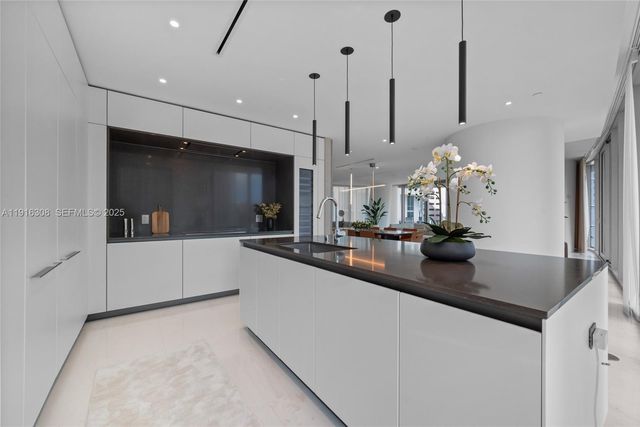 300 Biscayne Boulevard Way 1101E, Miami, FL 33131