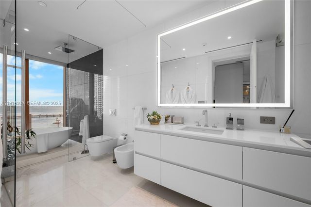 300 Biscayne Boulevard Way 1101E, Miami, FL 33131