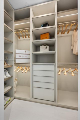 300 Biscayne Boulevard Way 1101E, Miami, FL 33131