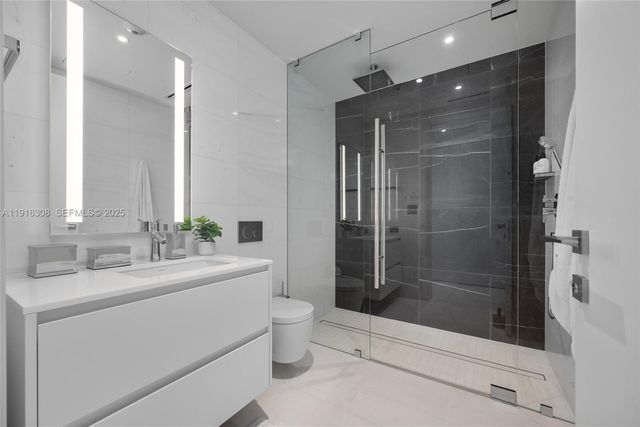 300 Biscayne Boulevard Way 1101E, Miami, FL 33131